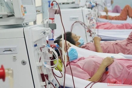 Bệnh nhân điều trị tại Khoa Thận nhân tạo, Bệnh viện Chợ Rẫy.