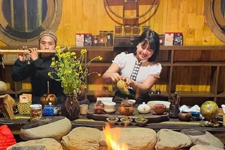 Trải nghiệm thưởng thức tiệc trà tại Suối Giàng.