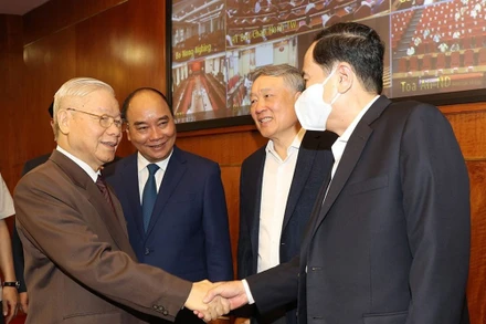 Tổng Bí thư Nguyễn Phú Trọng, Chủ tịch nước Nguyễn Xuân Phúc cùng các đồng chí lãnh đạo Đảng, Nhà nước dự hội nghị.