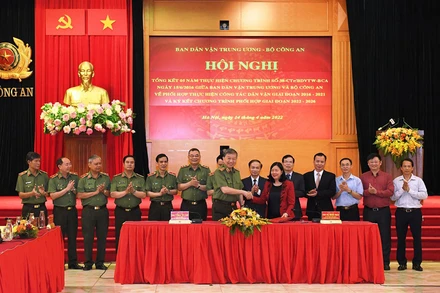 Quang cảnh lễ ký kết Chương trình phối hợp thực hiện công tác dân vận giữa Bộ Công an và Ban Dân vận Trung ương giai đoạn 2022-2026.