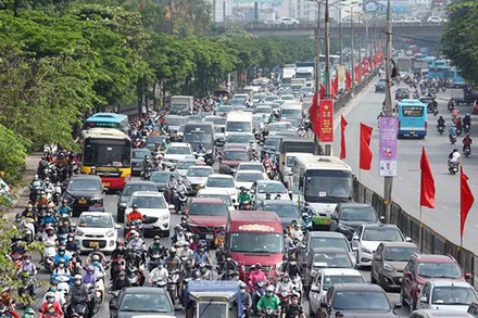 Cửa ngõ Thủ đô ùn tắc kéo dài trong ngày đầu kỳ nghỉ lễ 30/4-1/5