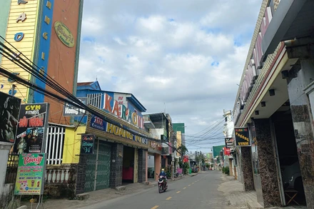 Từ ngày 6/4, dịch vụ massage, karaoke, vũ trường ở Quảng Ngãi được hoạt động trở lại. 