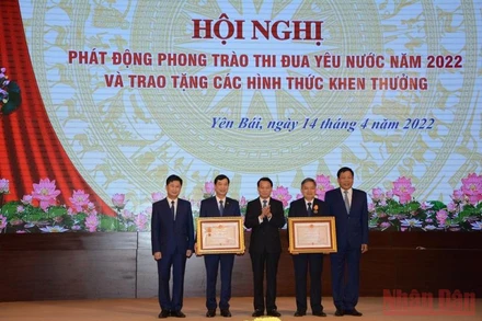 Các điển hình tiên tiến được khen thưởng tại hội nghị.