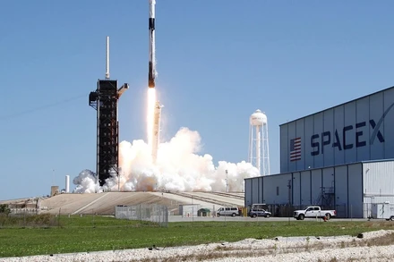 SpaceX đã phóng hơn 2.000 vệ tinh thuộc dự án Starlink lên quỹ đạo Trái đất tầm thấp kể từ năm 2019. (Ảnh: Reuters)