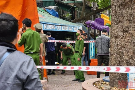 Lực lượng Công an phong tỏa hiện trường để tiến hành công tác điều tra.