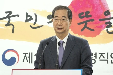 Cựu Thủ tướng Han Duck-soo phát biểu trong cuộc họp báo tại Seoul, Hàn Quốc, ngày 3/4/2022. (Ảnh: Yonhap)