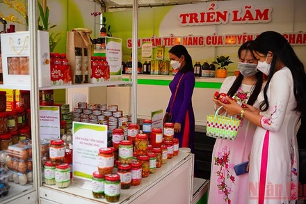 Trưng bày các sản phẩm nông nghiệp tiêu biểu của Thành phố Hồ Chí Minh.