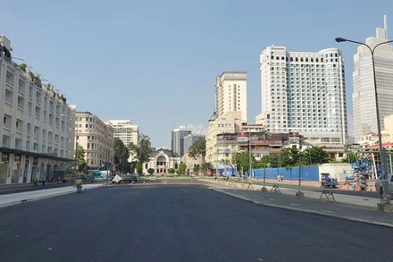 Mặt bằng đường Lê Lợi-Pasteur đến trước ngã tư Lê Lợi-Nam Kỳ Khởi Nghĩa, dài 50m được hoàn trả kể từ ngày 29/4, sau 5 năm bị rào chắn thi công.