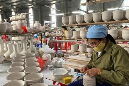 Sản phẩm gốm của Công ty TNHH bảo tồn và phát triển gốm Bồ Bát, góp phần khơi dậy nghề truyền thống ở huyện Yên Mô (Ninh Bình). 