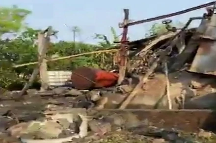 Khu vực sản xuất rau câu ở xã Phương Định, huyện Trực Ninh (Nam Định) tan hoang vì vụ nổ lò hơi.