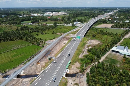 Tuyến đường cao tốc Trung Lương-Mỹ Thuận đã cơ bản hoàn thành.