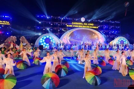 Chương trình nghệ thuật đặc sắc mở màn cho Carnaval Hạ Long 2022.