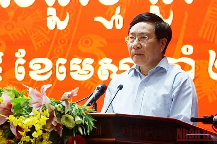 Phó Thủ tướng Thường trực Chính phủ Phạm Bình Minh phát biểu chúc mừng Tết cổ truyền Chôl Chnăm Thmây của đồng bào Khmer.