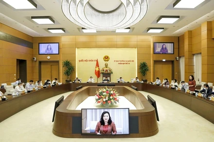 Phiên họp Ủy ban Thường vụ Quốc hội cho ý kiến về báo cáo của Chính phủ về kết quả thực hành tiết kiệm, chống lãng phí năm 2021. (Ảnh Duy Linh)