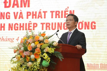 Đồng chí Trần Tuấn Anh, Ủy viên Bộ Chính trị, Trưởng ban Kinh tế Trung ương phát biểu chỉ đạo tại tọa đàm.