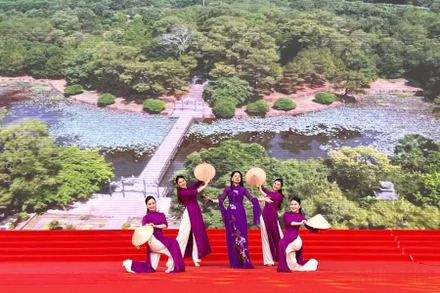 Tiết mục “Huế và em” của phóng viên Thùy Trang (Hội Nhà báo Thừa Thiên Huế).