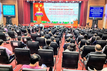 Quang cảnh nghiên cứu, học tập, quán triệt và triển khai thực hiện Kết luận của Hội nghị Trung ương 4 (khóa XIII) tại điểm cầu Trung tâm thành phố Hải Phòng.