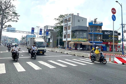 Tuyến đường Tỉnh lộ 9 (Đặng Thúc Vịnh) thông xe giúp giao thông đi lại thông suốt. 