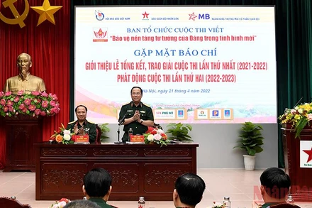 Quang cảnh buổi gặp mặt báo chí.