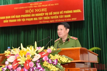 Thiếu tướng Nguyễn Văn Viện, Cục trưởng Cảnh sát điều tra tội phạm về ma túy, phát biểu ý kiến tại hội nghị.