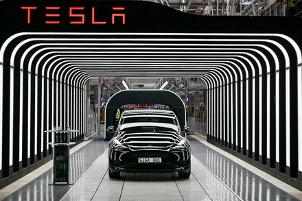 Sự lao dốc của cổ phiếu Tesla diễn ra trong bối cảnh thị trường đầy thách thức đối với nhiều mã cổ phiếu liên quan đến công nghệ. (Ảnh minh họa: Reuters)