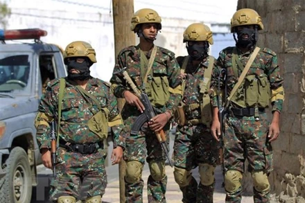 Lực lượng trung thành với phiến quân Houthi tham gia cuộc diễu hành nhân một sự kiện ở Sanaa, Yemen ngày 31/3. (Ảnh: AFP/TTXVN)