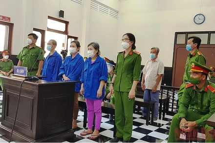 Các bị cáo tại phiên tòa xét xử sơ thẩm.