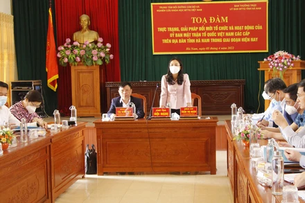 Các đại biểu dự tọa đàm.