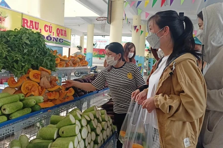 Sinh viên đi chợ 0 đồng.