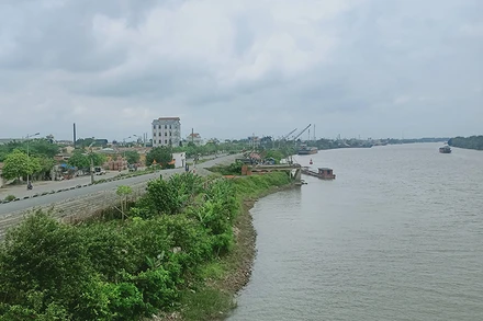 Gần 4 nghìn tỷ đồng để thực hiện việc di dời cơ sở sản xuất, trụ sở cơ quan đơn vị và các hộ dân hai bên sông Trà Lý (thành phố Thái Bình). (Ảnh: MAI TÚ)