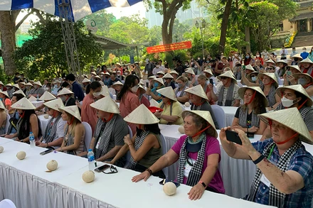 Đoàn du khách Hoa Kỳ trong buổi đón tiếp sáng nay.