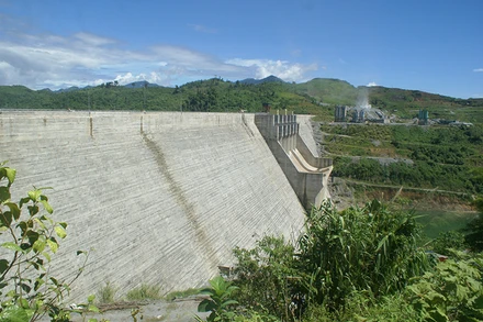 Sau rà soát, tỉnh Quảng Nam còn 30 dự án thủy điện vừa và nhỏ. Trong ảnh: Công trình hồ chức nước thủy điện Sông Tranh 2.