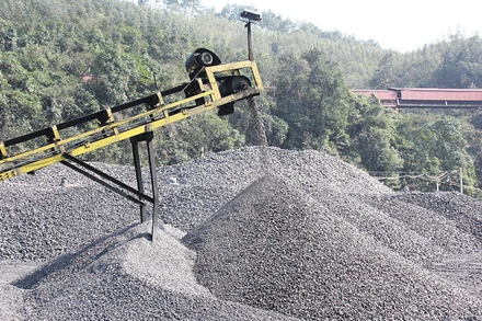 Sản xuất, chế biến than chất lượng cao tại Công ty Than Nam Mẫu. Ảnh: TKV