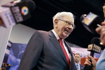 Tỷ phú Warren Buffett, người nắm quyền kiểm soát Tập đoàn Berkshire Hathaway Inc. (Ảnh: Reuters)