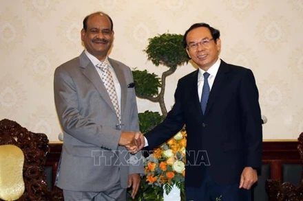 Đồng chí Nguyễn Văn Nên, Bí thư Thành ủy Thành phố Hồ Chí Minh tiếp ông Om Birla, Chủ tịch Hạ viện Cộng hòa Ấn Độ. (Ảnh: TTXVN)