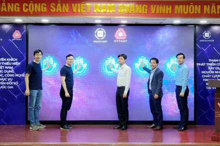 Đại diện các ban, ngành, đoàn thể triển khai phát động cuộc thi. 