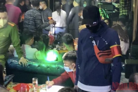 Lực lượng chức năng kiểm tra quán bar phát hiện nhiều khách dương tính với chất ma tuý.