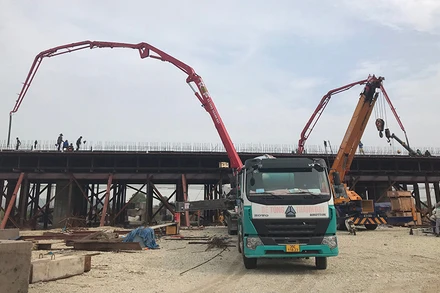 Thi công cao tốc bắc-nam đoạn Mai Sơn-quốc lộ 45.