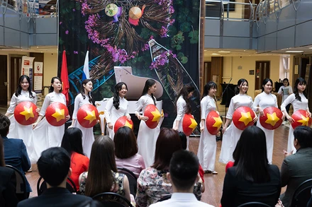 Tiết mục múa trong chương trình nghệ thuật “Giai điệu Việt Nam”. (Ảnh: THANH THỂ)