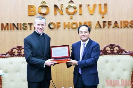 Đồng bào công giáo Việt Nam tích cực hưởng ứng các phong trào thi đua yêu nước