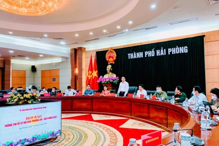 Quang cảnh cuộc họp báo của UBND thành phố Hải Phòng về Lễ hội Hoa phượng đỏ-Hải Phòng 2022 tổ chức chiều 13/4.