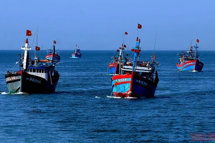 Tàu cá của ngư dân miền trung vươn khơi bám biển. (Ảnh minh họa: Đăng Khoa)