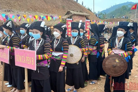 Đồng bào dân tộc Lô Lô xã Đức Hạnh dự ngày hội văn hóa.