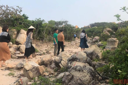 Tham quan Vườn quốc gia Núi Chúa.