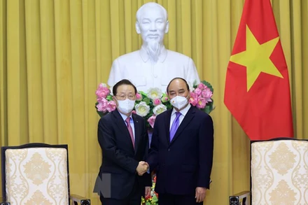 Chủ tịch nước Nguyễn Xuân Phúc tiếp ông Yoon Dae Hee, Chủ tịch Quỹ bảo lãnh tín dụng Hàn Quốc (KODIT). (Ảnh: TTXVN)