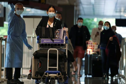 Khách quốc tế tới sân bay Changi, Singapore. (Nguồn: Reuters)