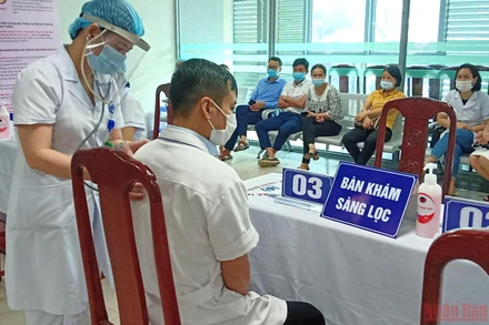 Thái Bình tiêm vaccine ngừa Covid-19 cả ngày thứ bảy, chủ nhật. (Ảnh: MAI TÚ)