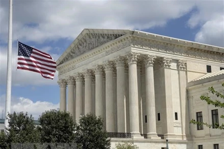 Quang cảnh bên ngoài Tòa án tối cao Mỹ ở Washington DC.. (Ảnh: AFP/TTXVN)