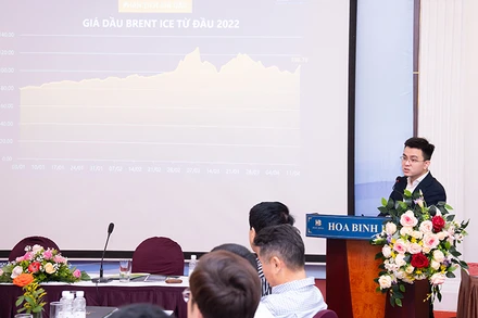 Ông Phạm Quang Anh - Giám đốc Trung tâm Tin tức hàng hóa Việt Nam giới thiệu về các công cụ bảo hiểm giá