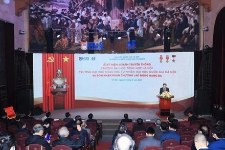 Trường đại học Khoa học Tự nhiên (Đại học Quốc gia Hà Nội) tổ chức Lễ kỷ niệm 65 năm truyền thống và đón nhận Huân chương Lao động hạng Ba, ngày 20/11/2021. (Ảnh: Tuấn Anh/TTXVN)